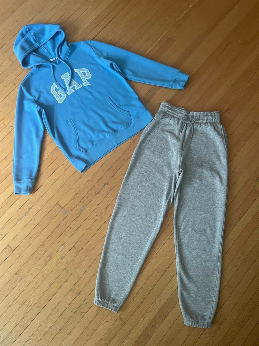Cozy Loungewear Set – GAP Logo Hoodie & H&M Sweatpants Joggers, size XS-S